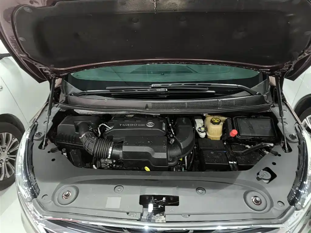 Photo 20 - Buick GL8