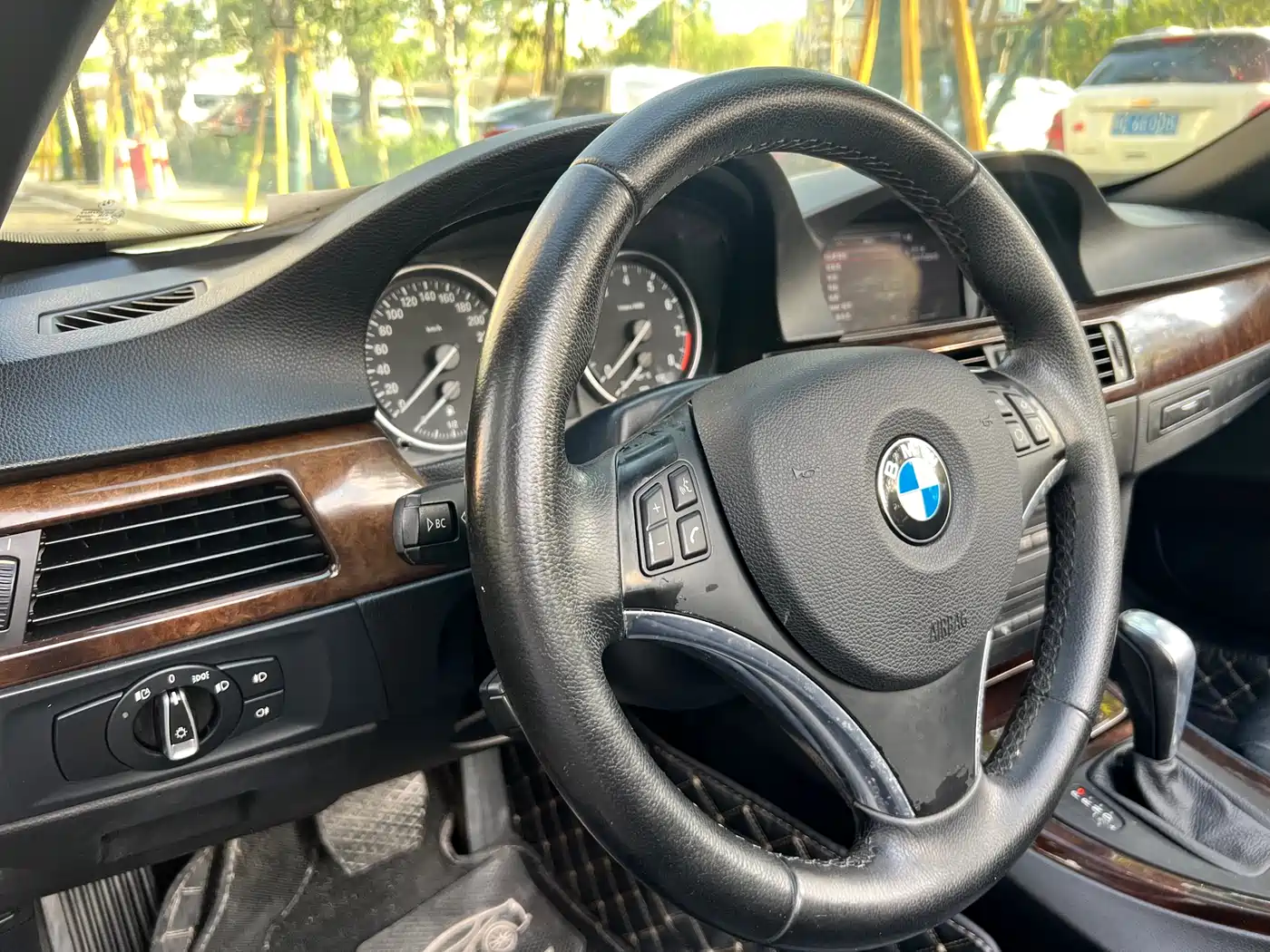 BMW 3 Series (Import) 2011 330i Convertible Coupe фото 12