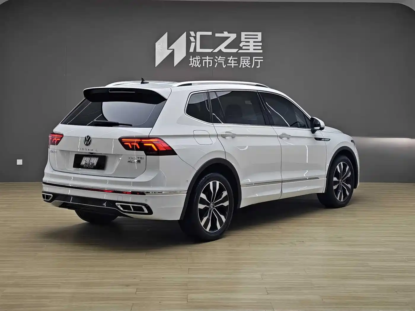 Volkswagen Tiguan L 2022 330TSI Auto 2WD R-Line Premium Edition фото 2