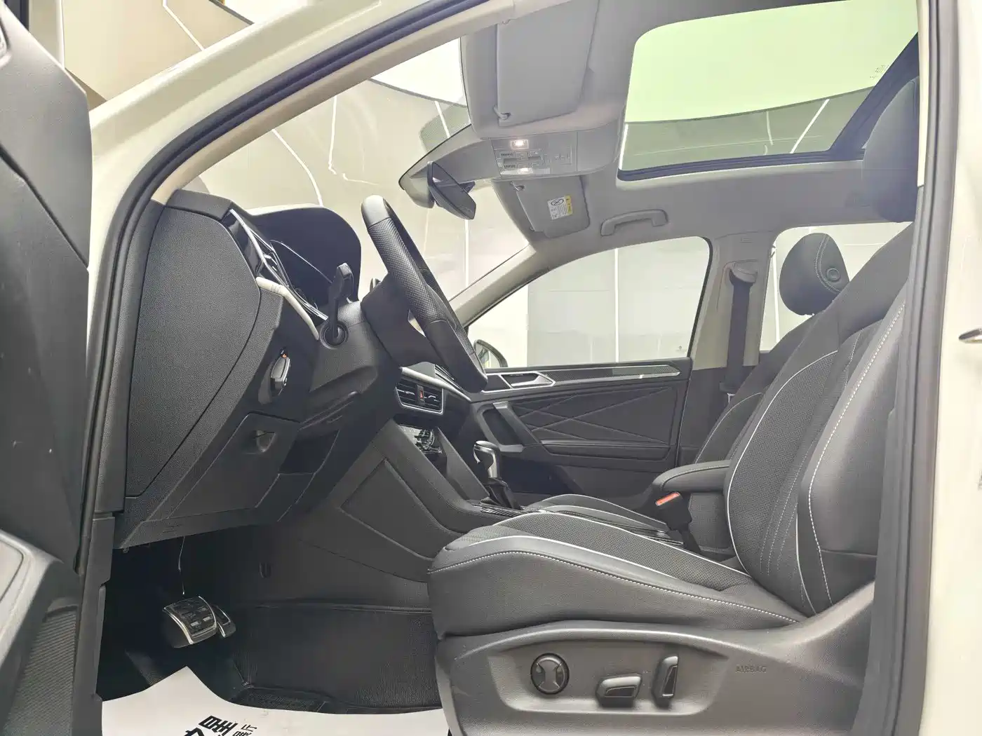 Volkswagen Tiguan L 2022 330TSI Auto 2WD R-Line Premium Edition фото 8