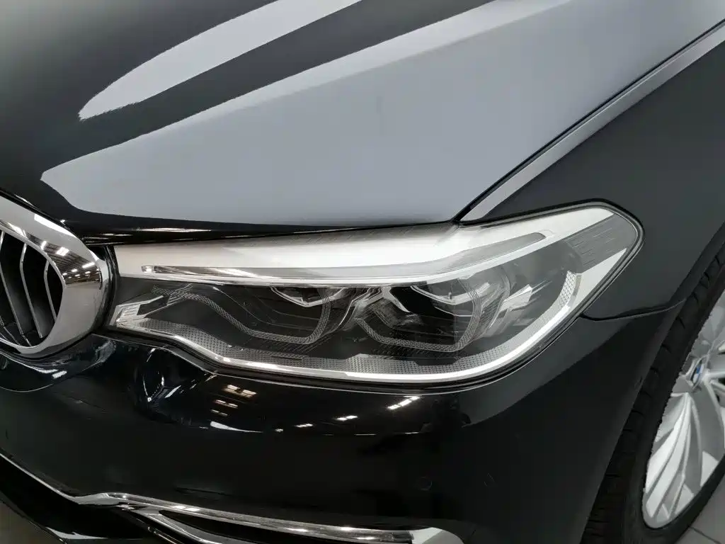 Photo 7 - BMW 5 Series