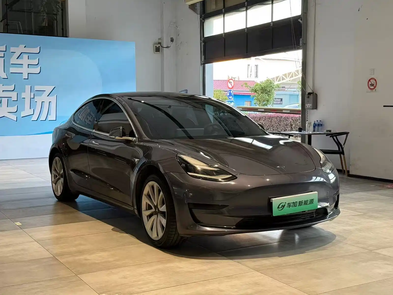 Фото 3 - Tesla Model 3