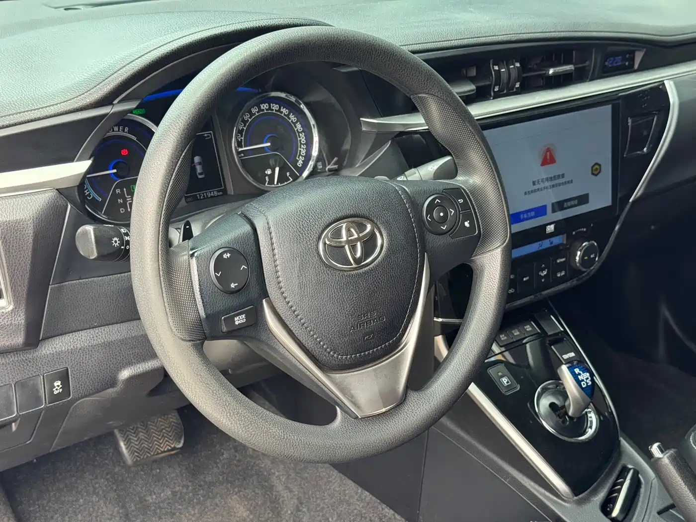 Toyota Corolla 2016 Dual Hybrid 1.8L E-CVT Pioneer Edition фото 7