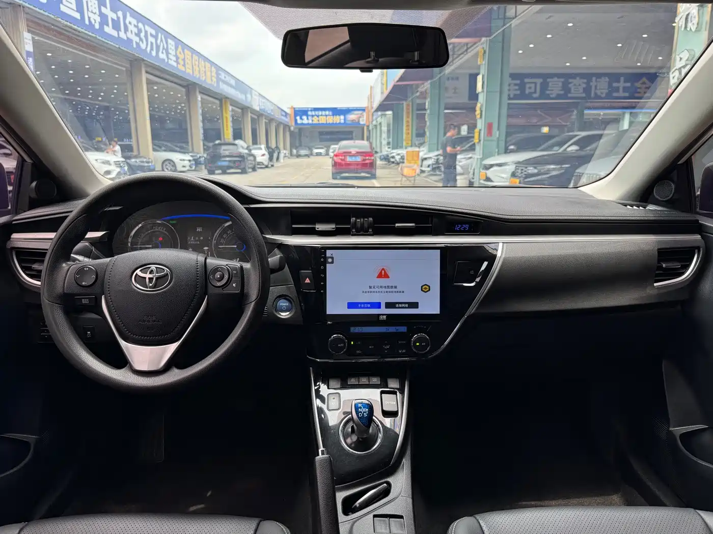 Toyota Corolla 2016 Dual Hybrid 1.8L E-CVT Pioneer Edition фото 13