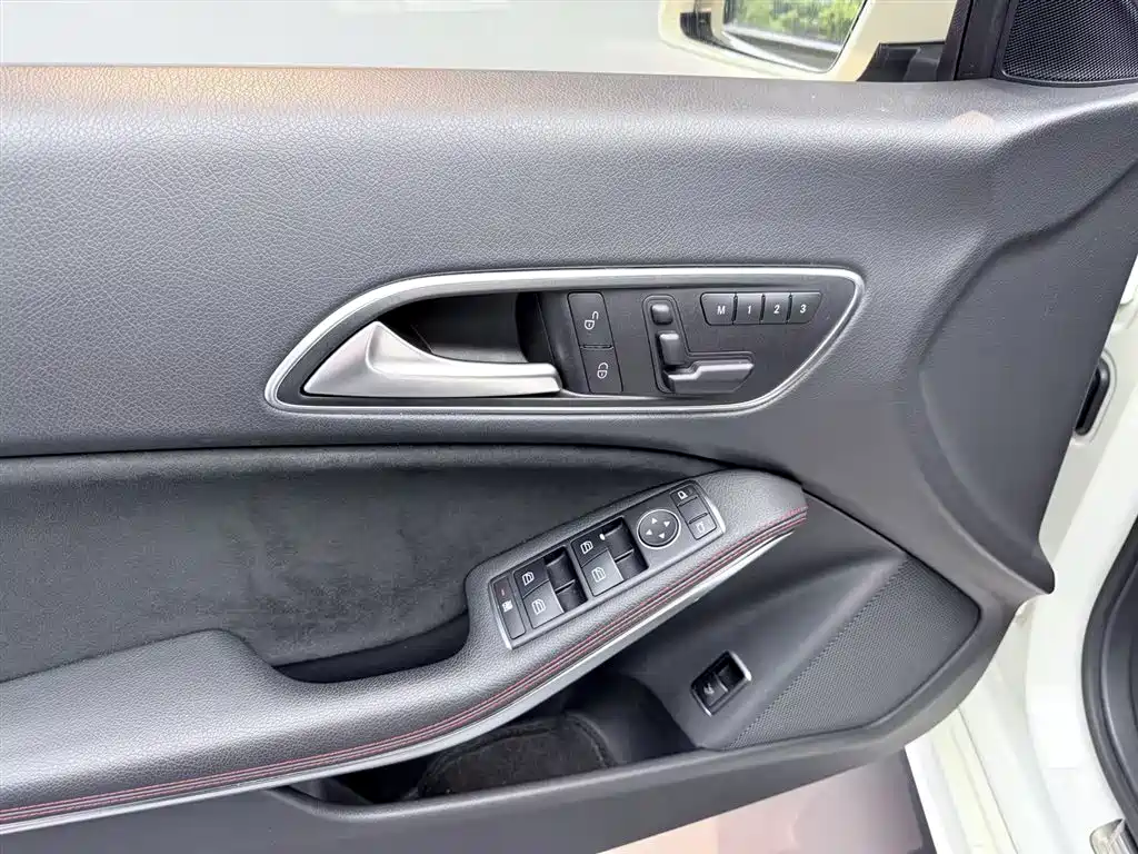 Mercedes-Benz CLA (Import) 2015 CLA 220 4MATIC фото 11