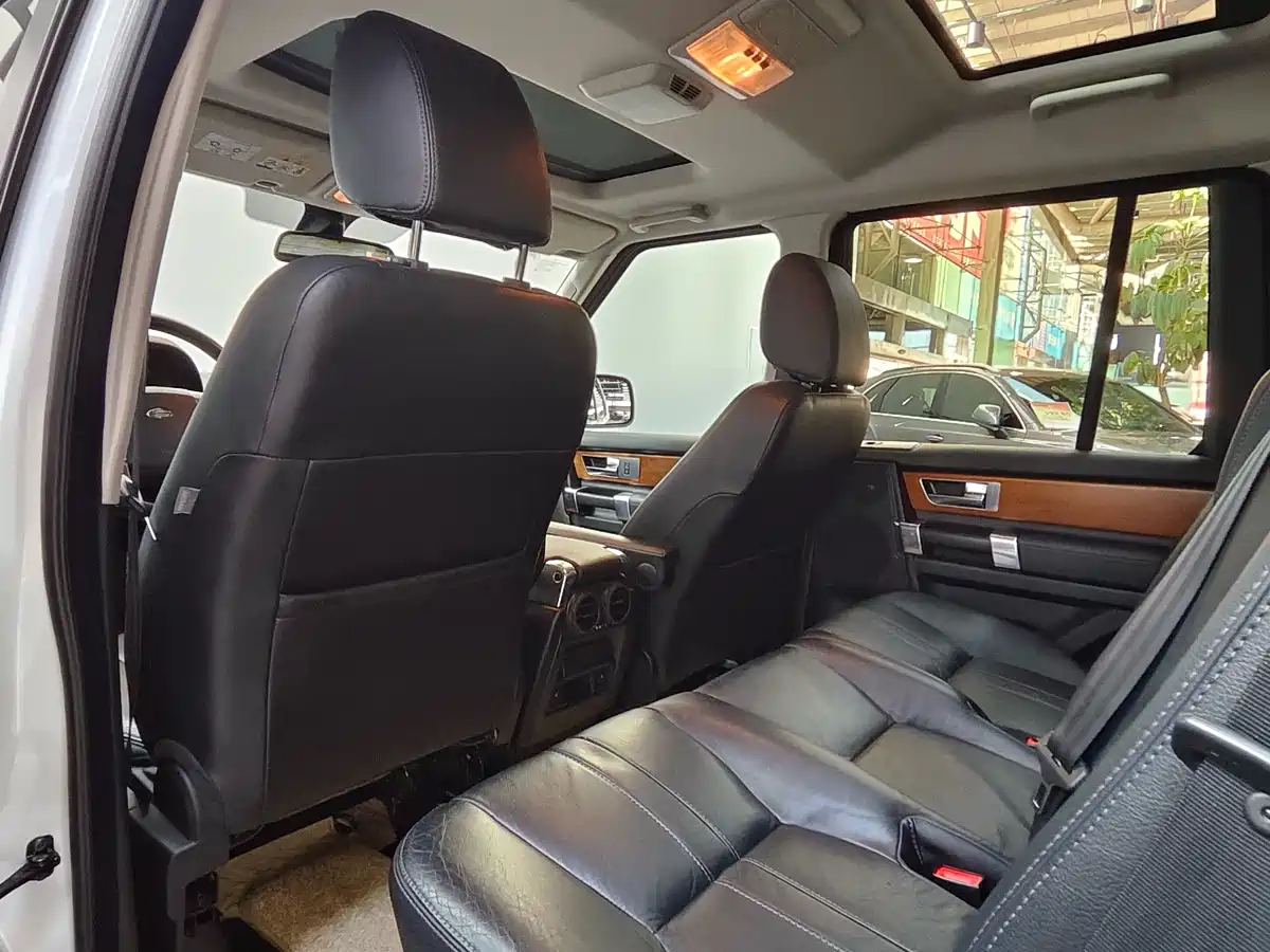 Land Rover Discovery 2012 5.0 V8 SE фото 11