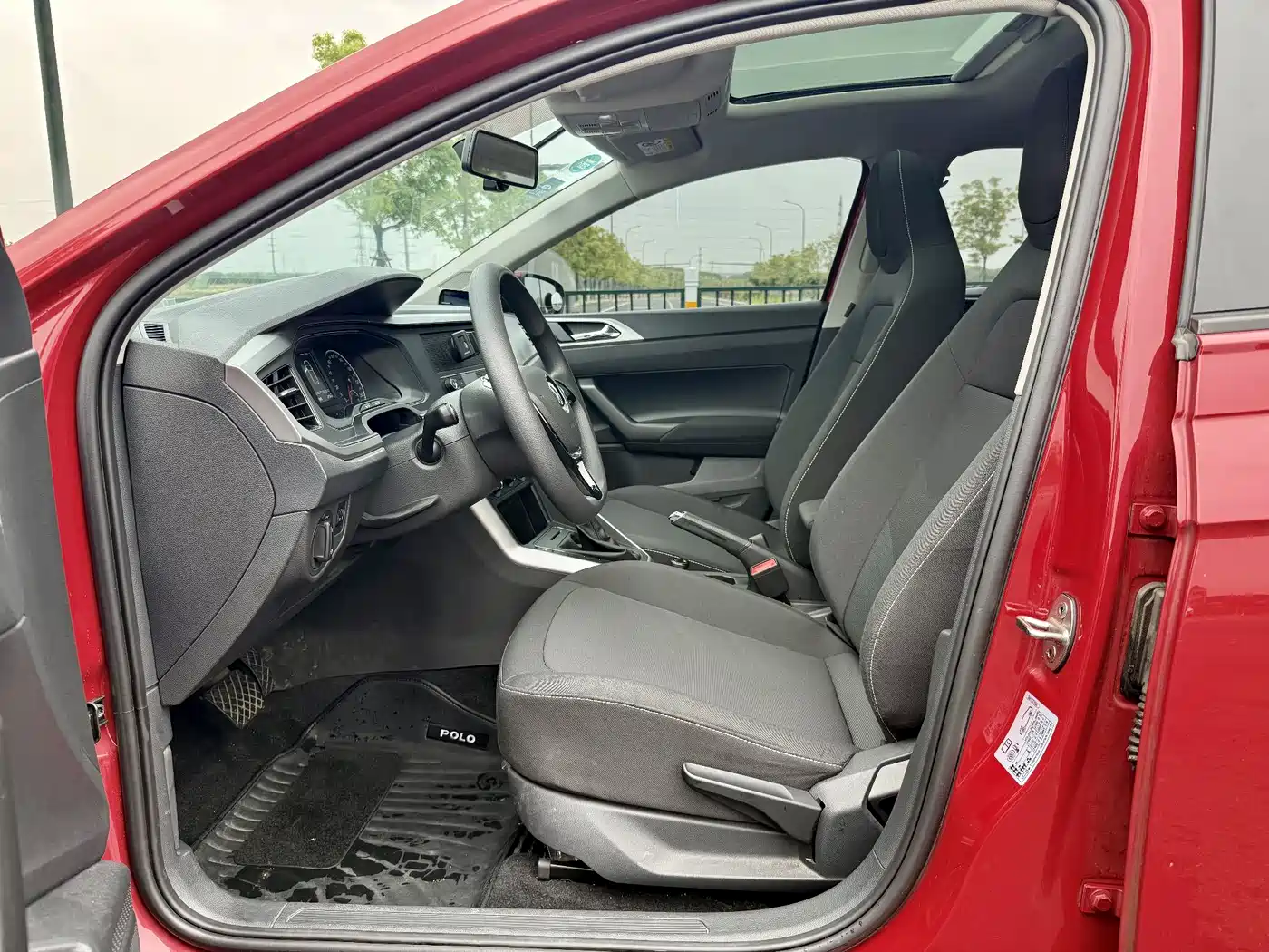 Volkswagen Polo 2019 Plus 1.5L Automatic Panorama Enjoyment Edition фото 4