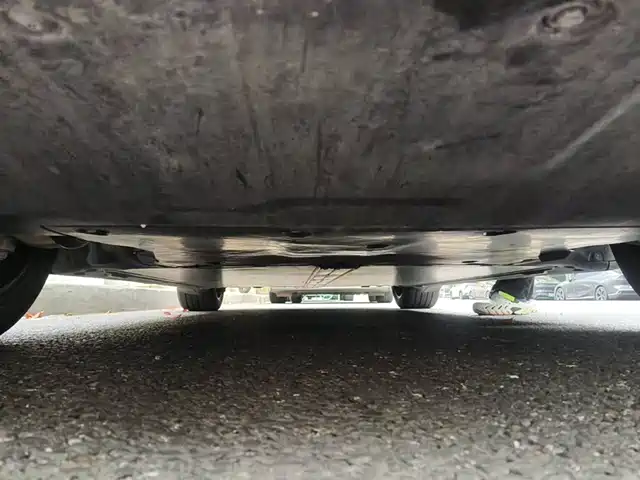 Tesla Model Y 2025 Model Rear-Wheel Drive Launch Edition — фото 2