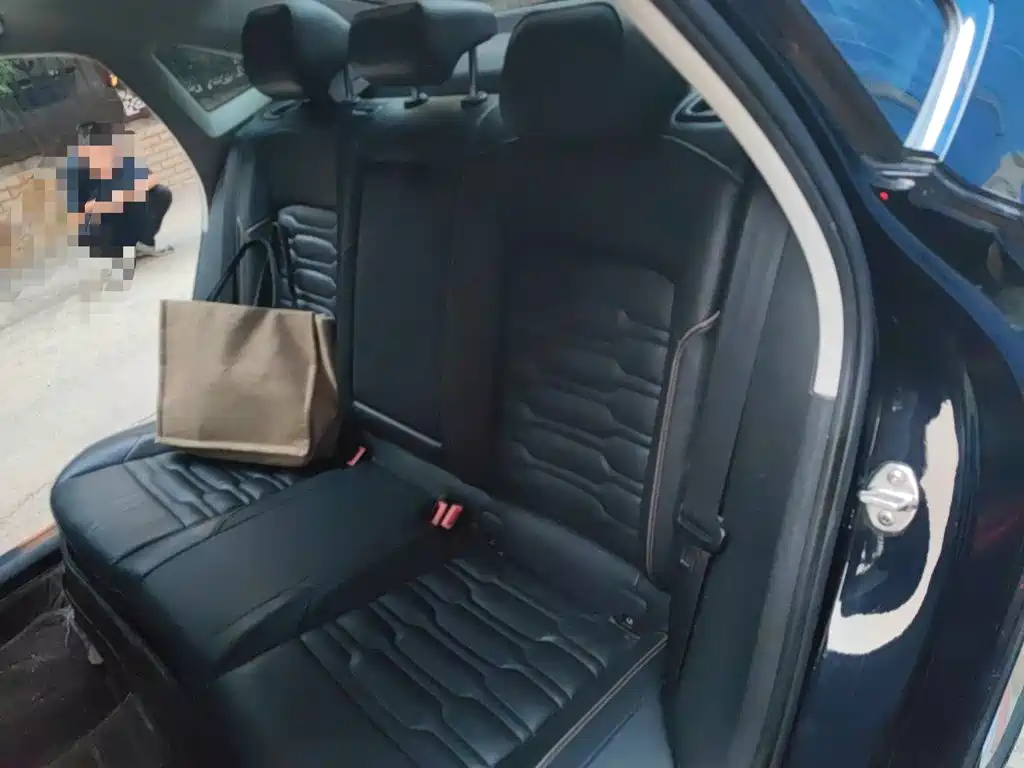 Photo 18 - Volkswagen Passat