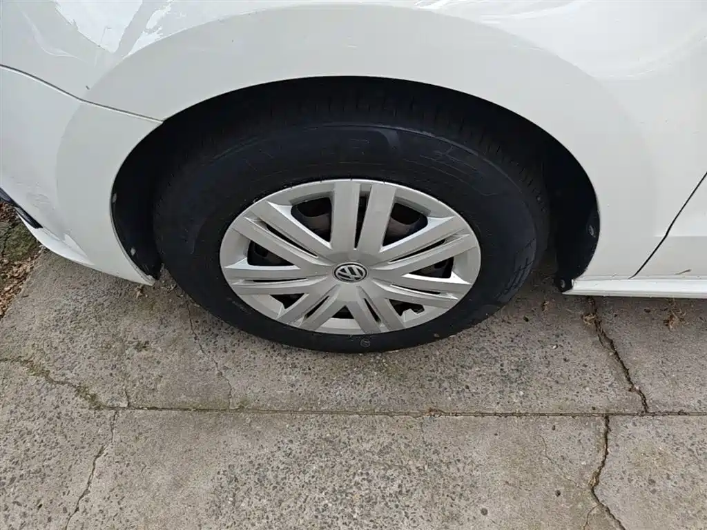 Volkswagen Polo 2016 1.4L Automatic Trend фото 23