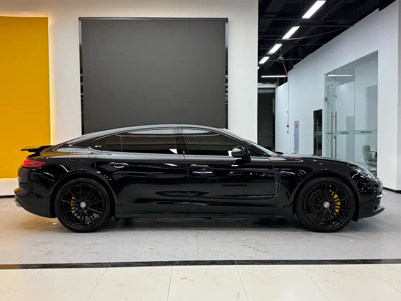 Porsche Panamera 2017 Panamera 4 Executive Long Wheelbase 3.0T фото 4