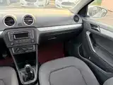 Photo 12 - Volkswagen Jetta