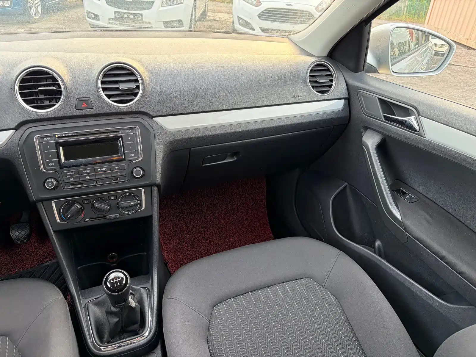 Photo 12 - Volkswagen Jetta