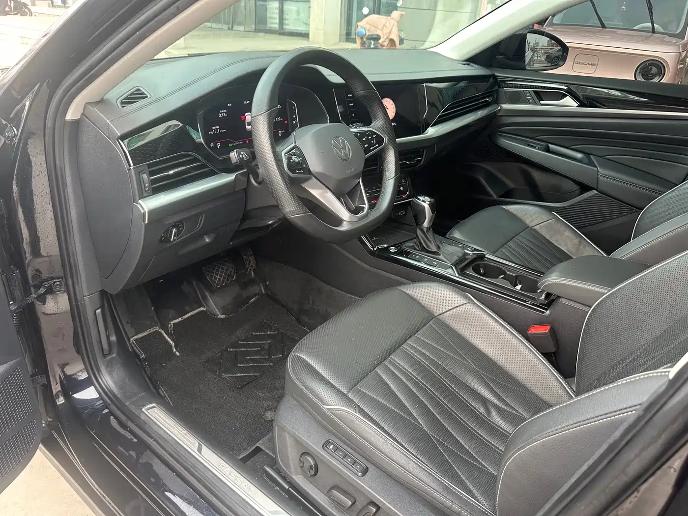 Volkswagen Passat 2023 330TSI Starlight Luxury Edition фото 4