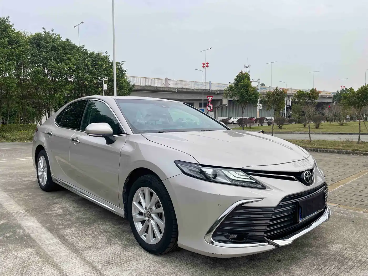 Toyota Camry 2023 2.0G Luxury Edition фото 3