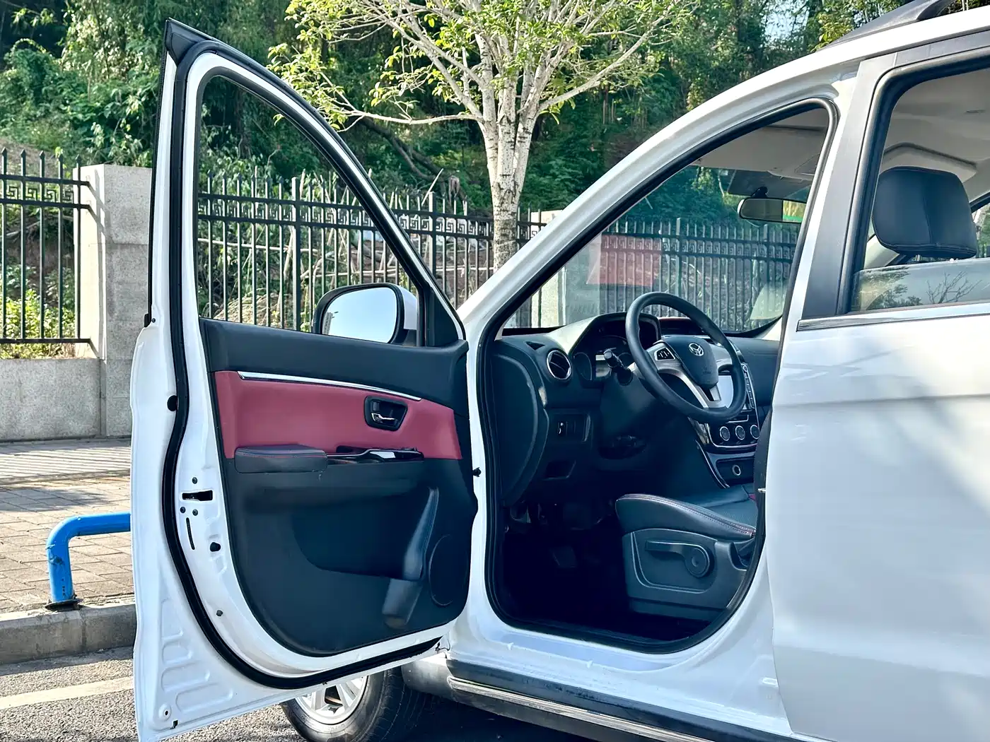 BAIC Huansu H2 2016 2015 1.5L AMT Luxury BJ415C