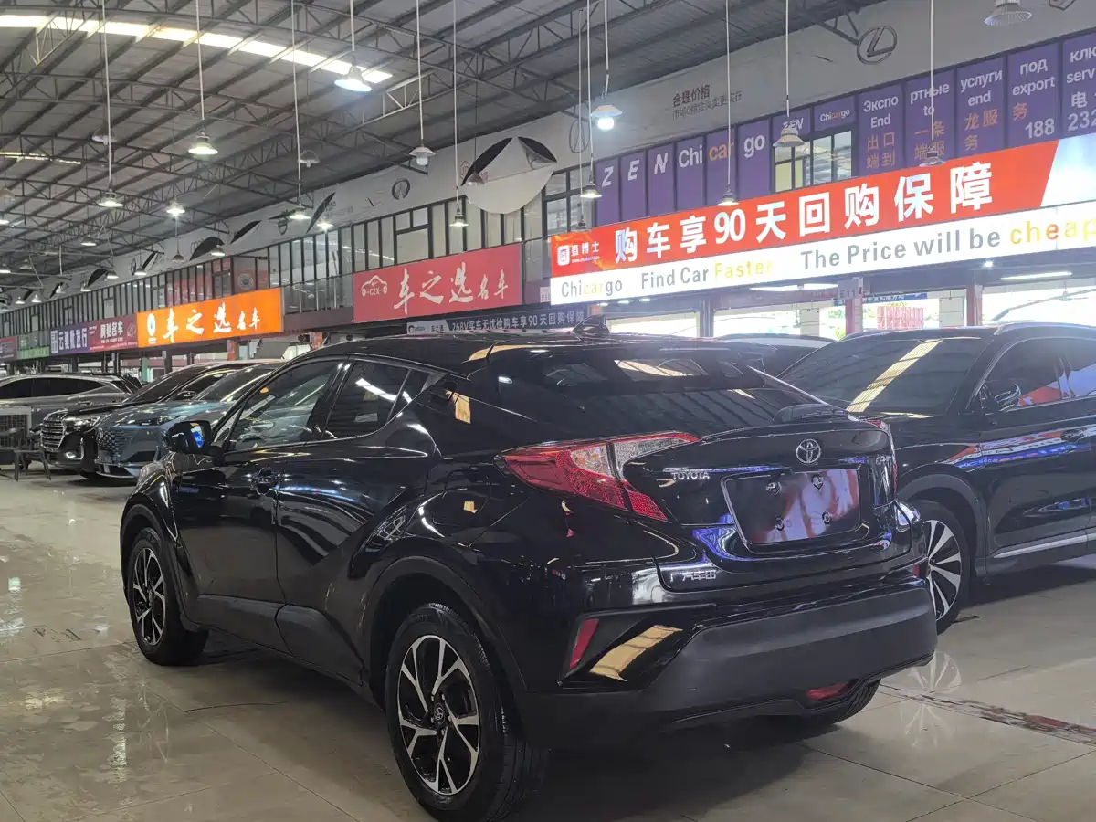 Toyota C-HR 2018 2.0L Leading Edition China V фото 4