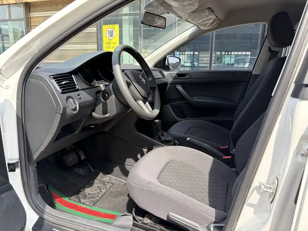 Photo 6 - Škoda Rapid