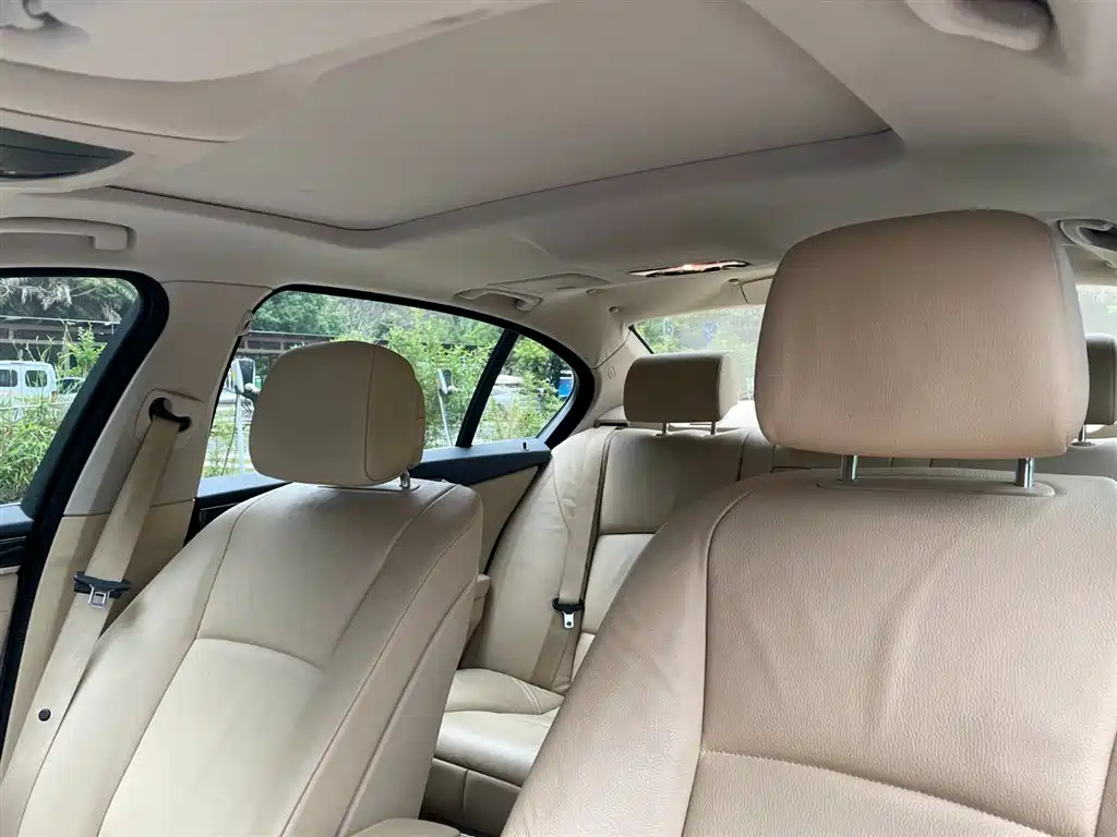 BMW 5 Series 2011 523Li Leading фото 26