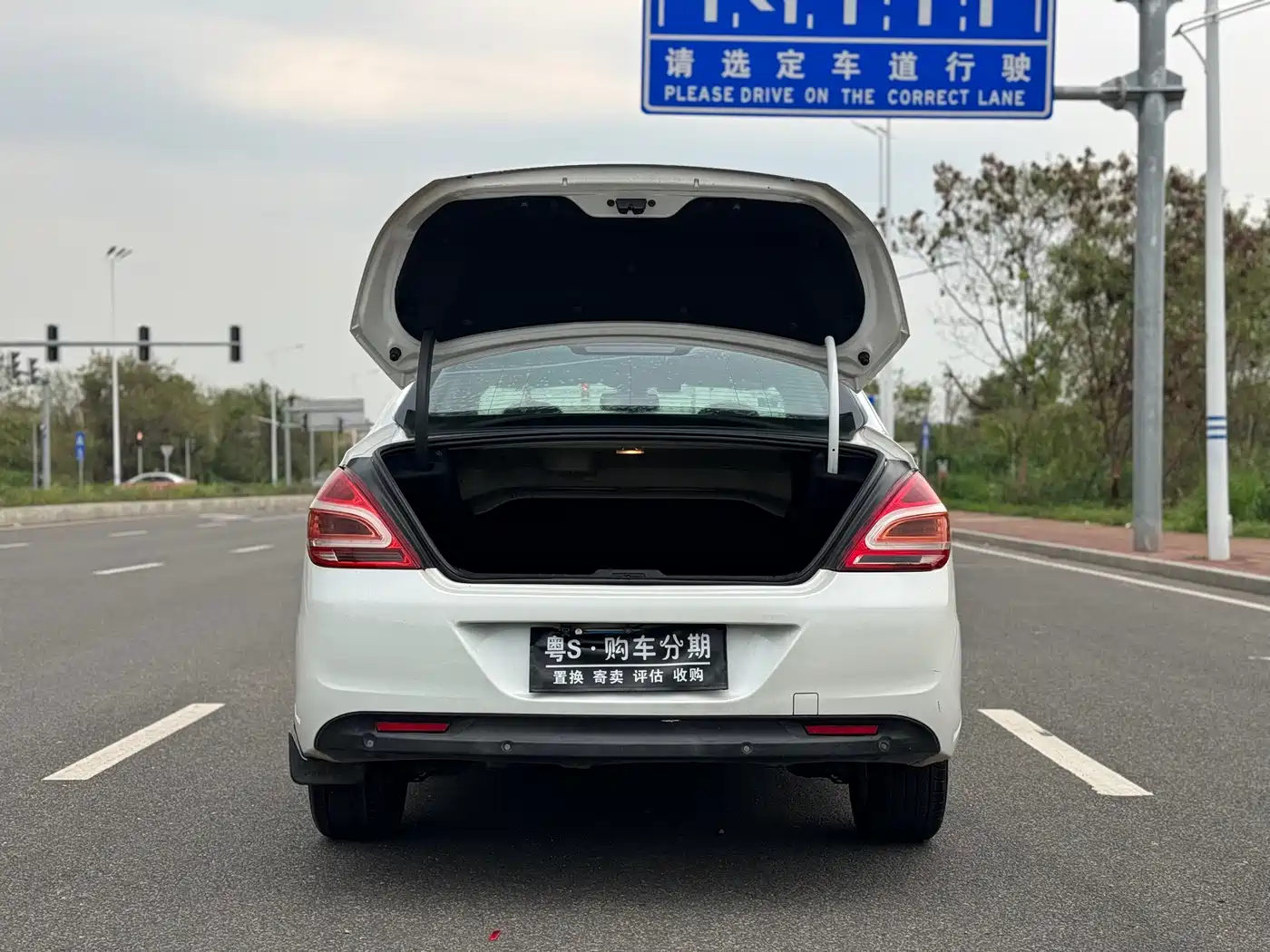 Peugeot 308 2014 Model Joy Edition Classic 1.6L Automatic Superior Style фото 23