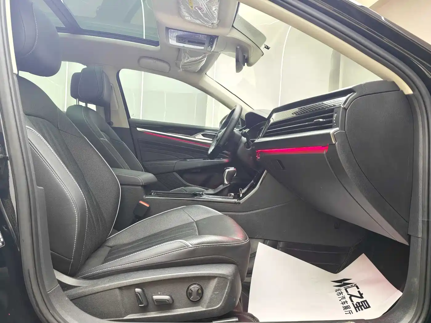 Volkswagen Passat 2023 Facelift 330TSI Luxury Edition фото 9