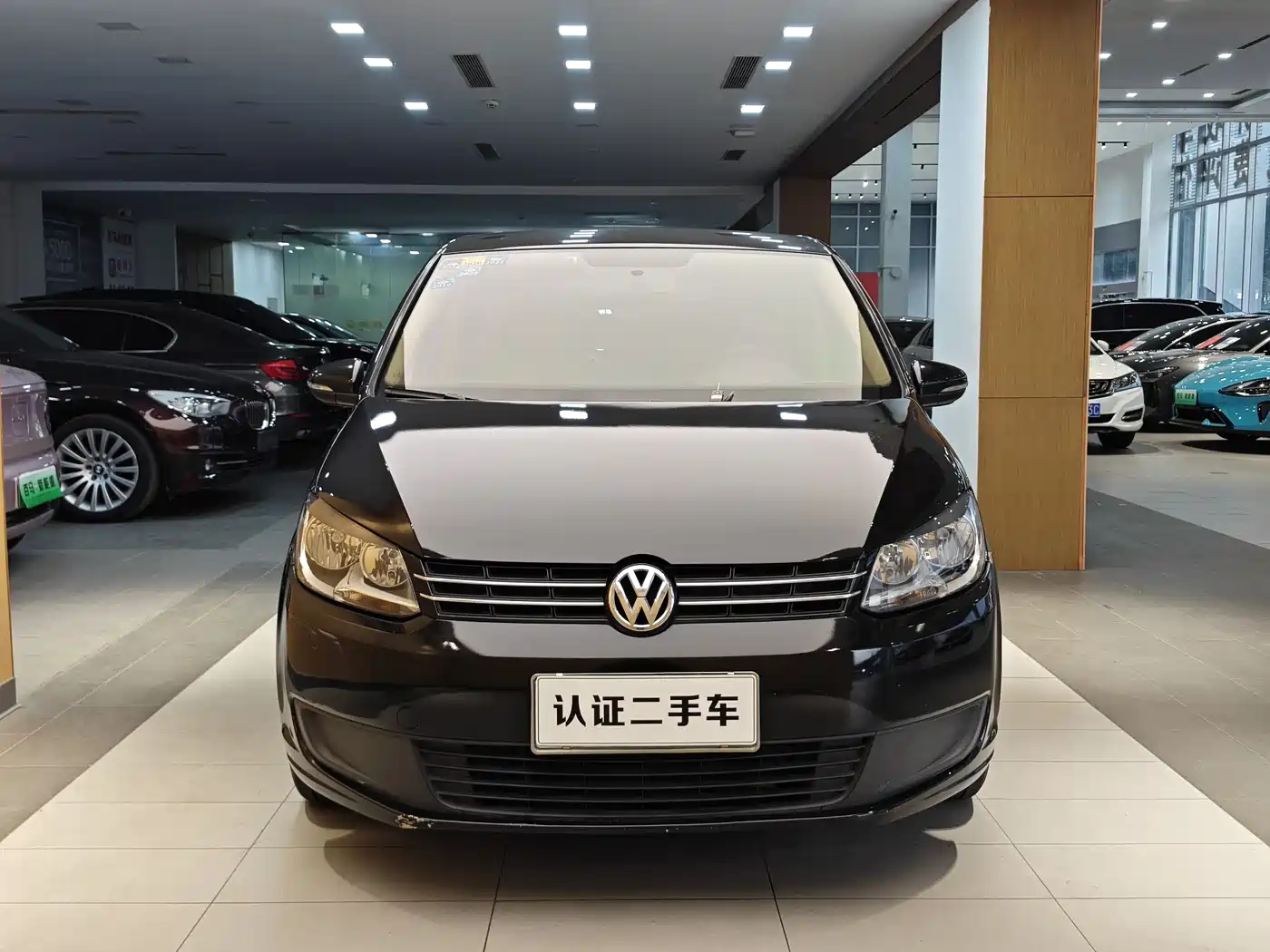 Volkswagen Touran 2011 1.4T Manual Smart Style 5-seater фото 3