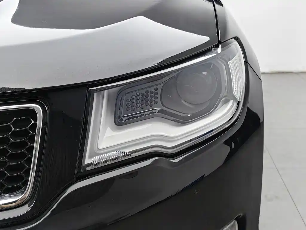 Фото 7 - Jeep Compass