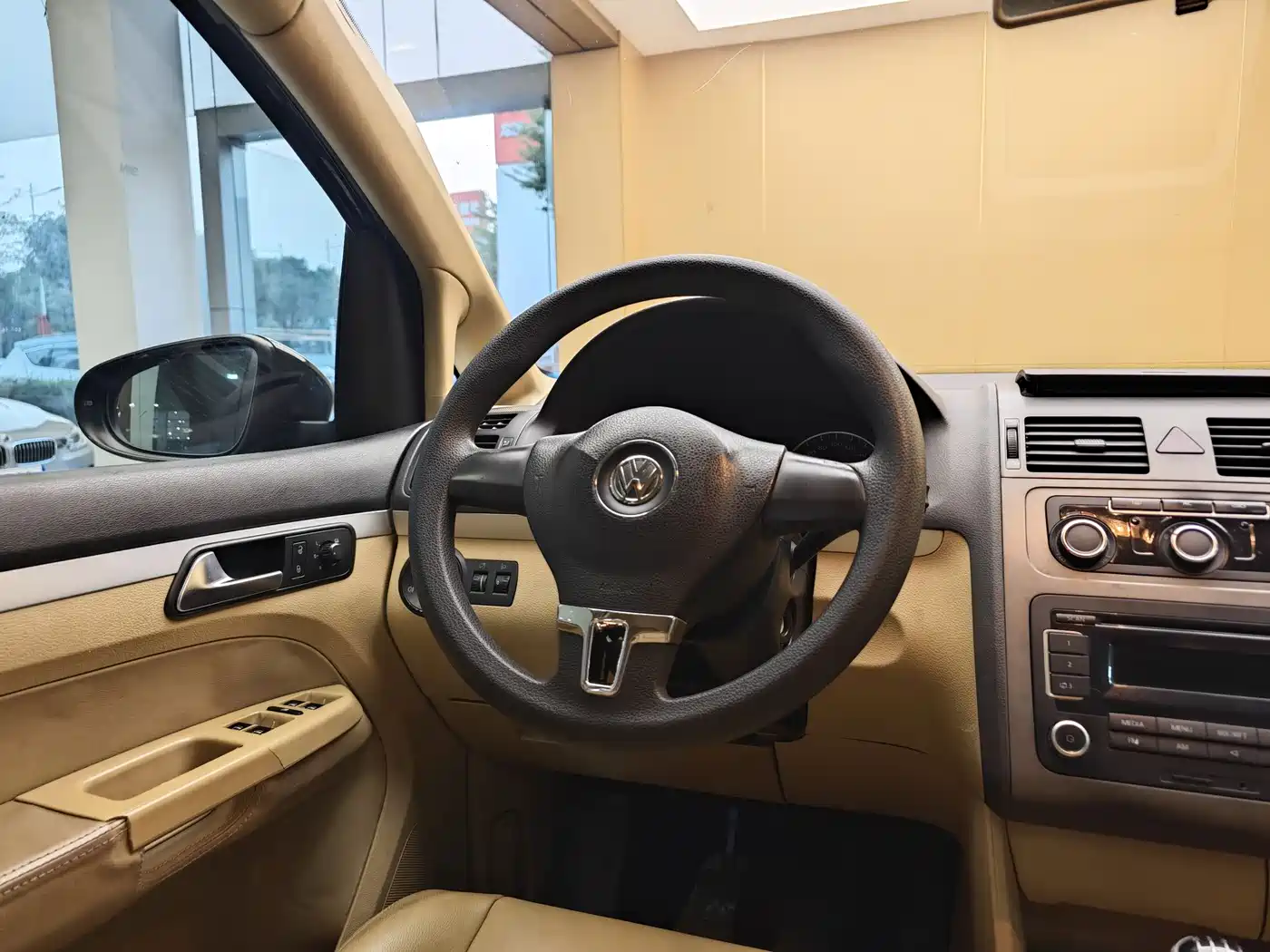 Volkswagen Touran 2011 1.4T Manual Smart Style 5-seater фото 14