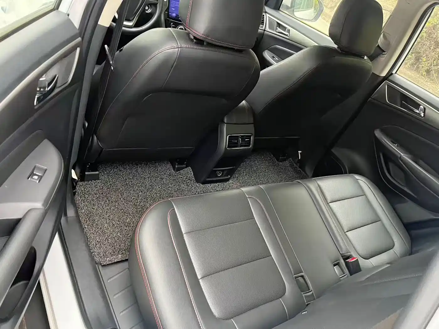 Photo 8 - Changan CS75