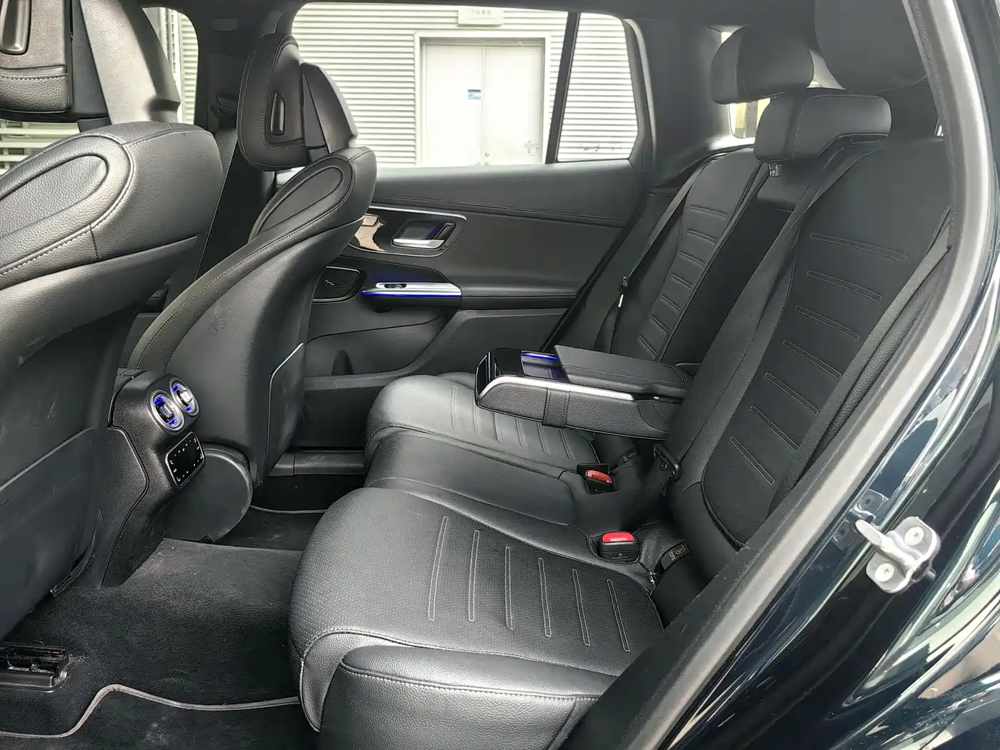 Mercedes-Benz GLC 2024 GLC 260 L 4MATIC Luxury 5-seater фото 9
