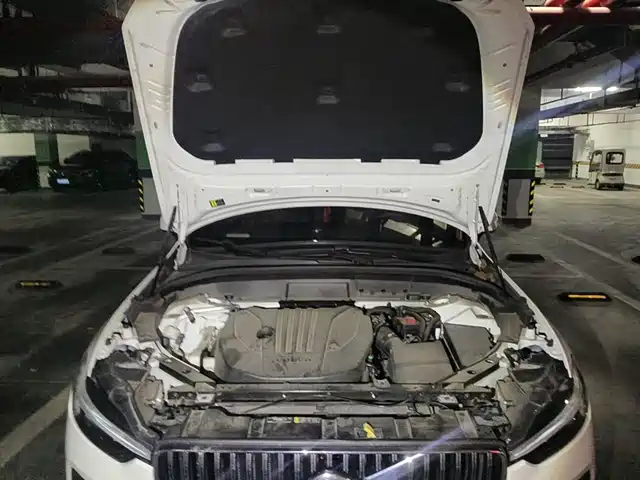 Volvo XC60 2024 B5 AWD Zhiyi Luxury Edition — фото 3