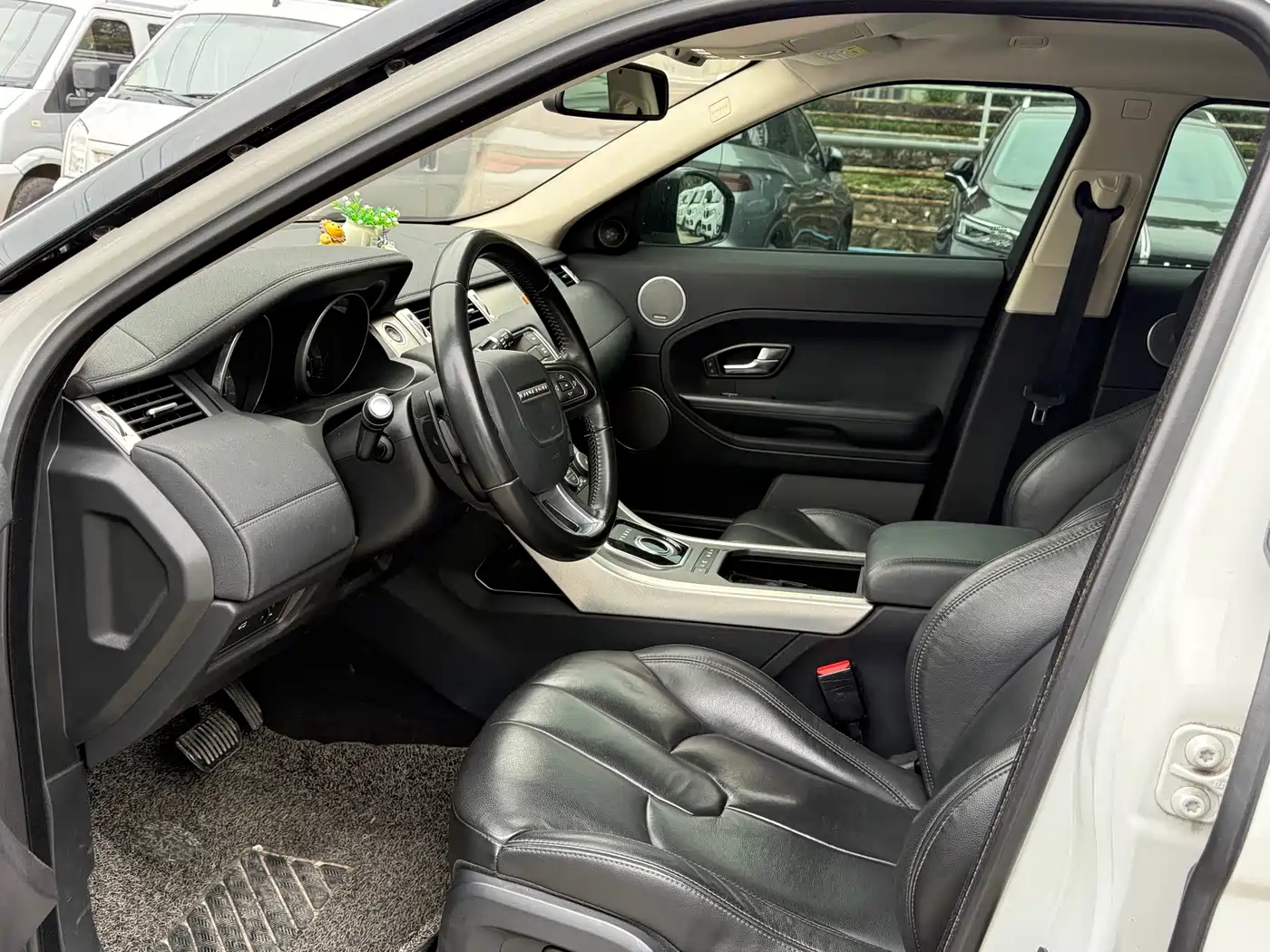 Land Rover Range Rover Evoque 2015 2.0T 5-Door Intelligent Edition фото 7