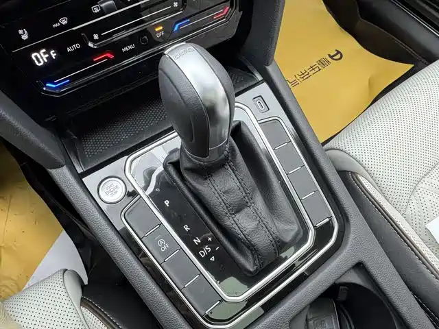 Volkswagen Magotan 2023 Model 2 Million Commemorative Edition 330TSI DSG Luxury фото 13