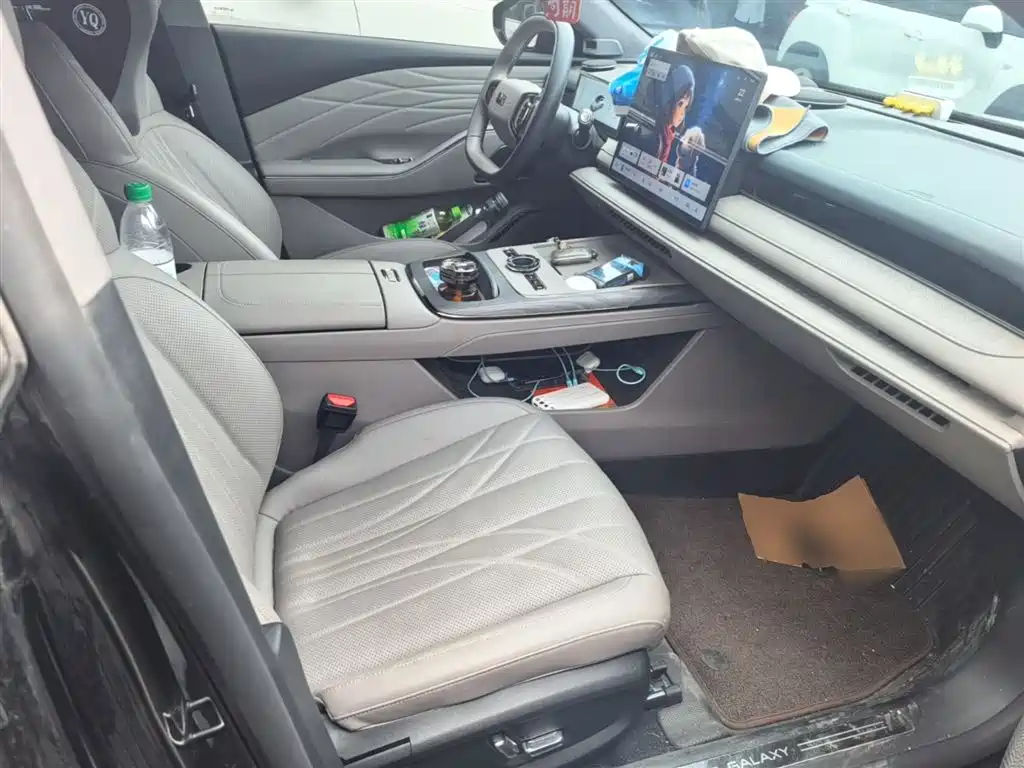 Geely Galaxy Galaxy Xingyao 8 2025 Model 130km EM-i Flagship Edition фото 25