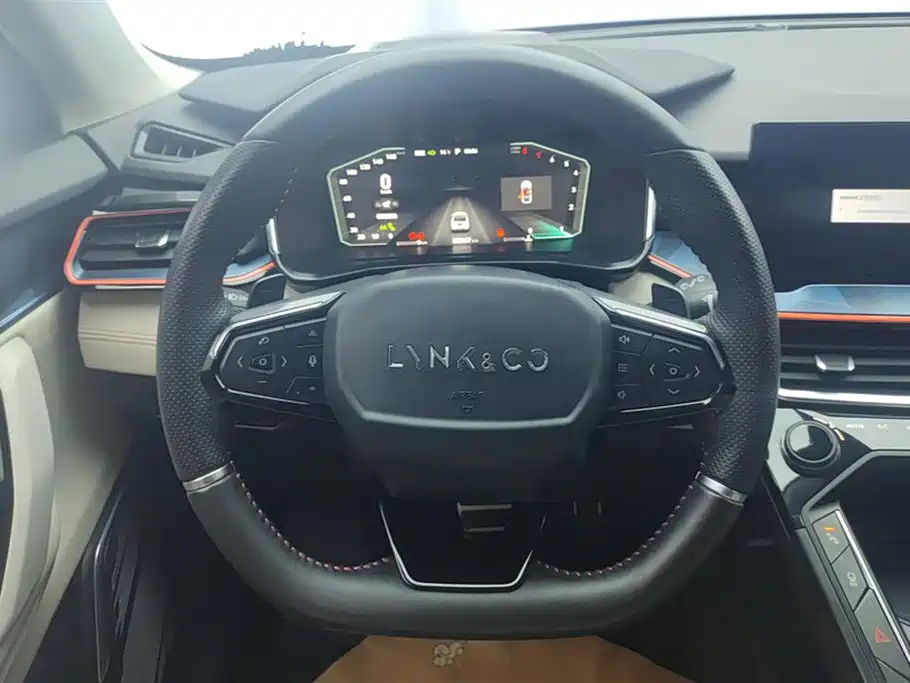 Lynk & Co 06 2020 1.5T Halo фото 15
