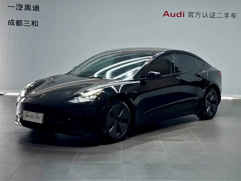 Фото 1 - Tesla Model 3