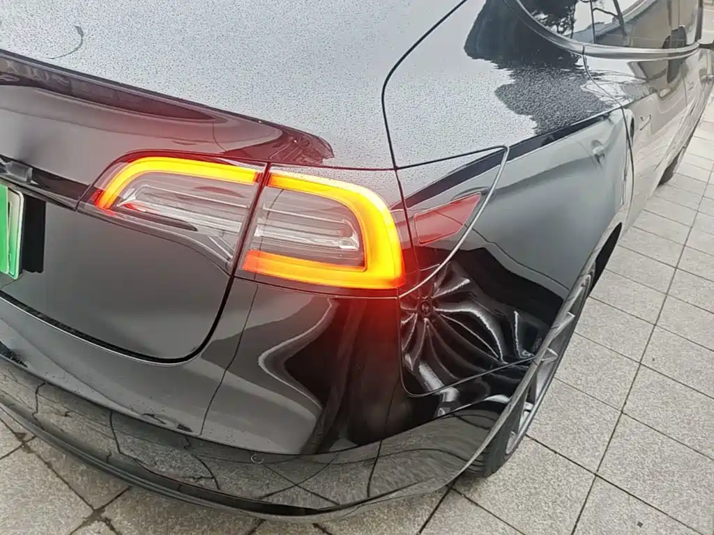 Фото 8 - Tesla Model 3