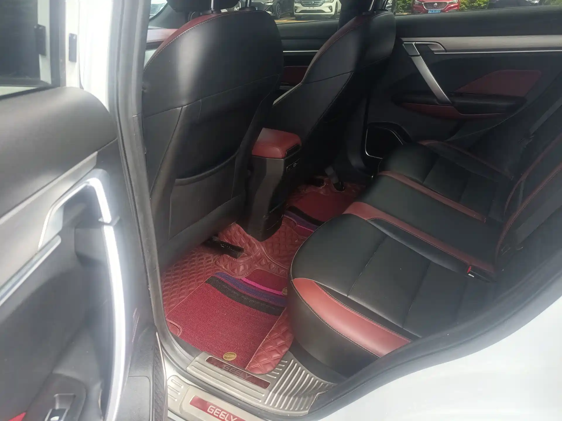 Фото 5 - Geely Coolray