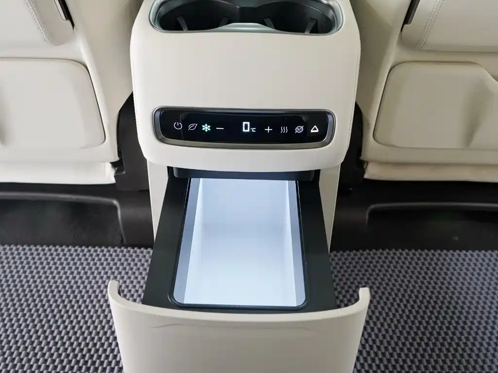 Denza D9 2025 2025 Model DM-i Smart Drive Edition 1020 AWD Flagship