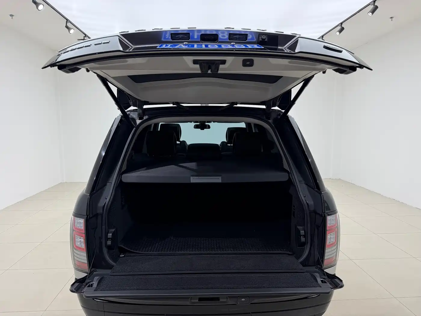 Photo 12 - Land Rover Range Rover