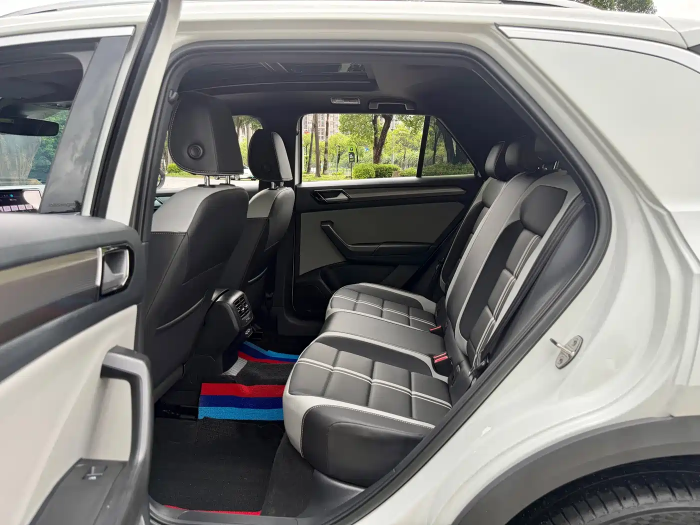 Volkswagen T-ROC 2025 2024 300TSI DSG 2WD Morning Light Edition