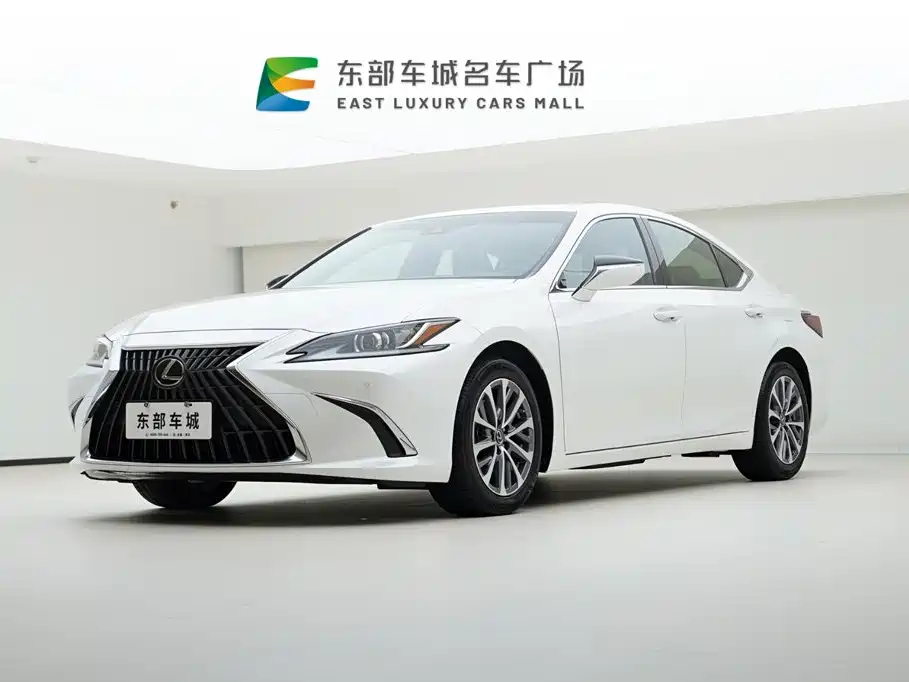 Фото 1 - Lexus ES