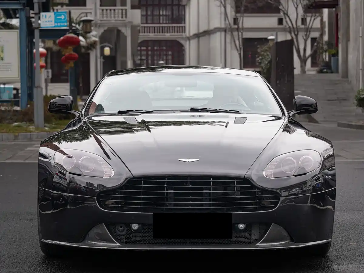 Aston Martin V8 Vantage 2012 4.7L S Coupe фото 2