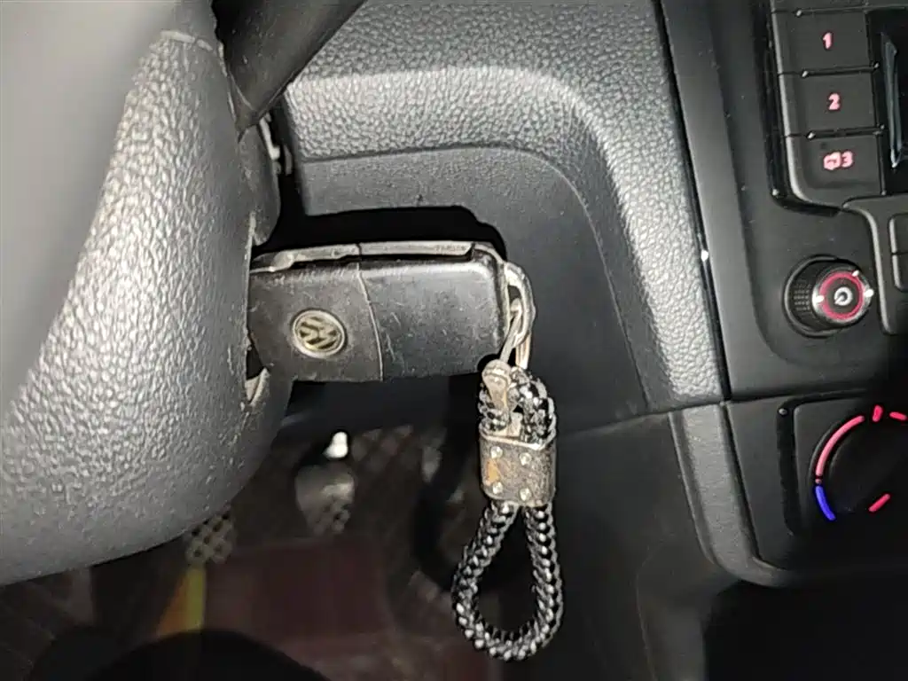 Volkswagen Santana 2016 1.6L Manual Trend Edition фото 9