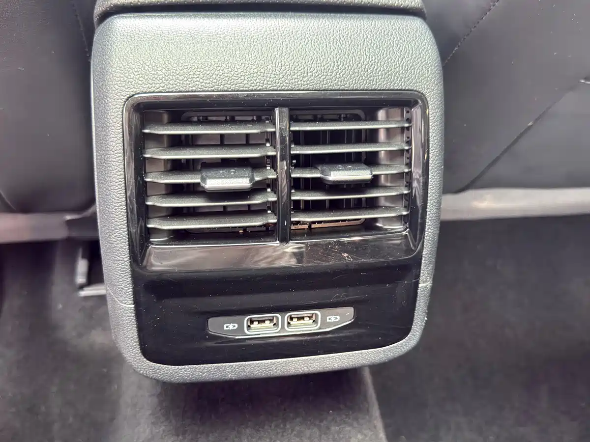 Photo 9 - Volkswagen Sagitar