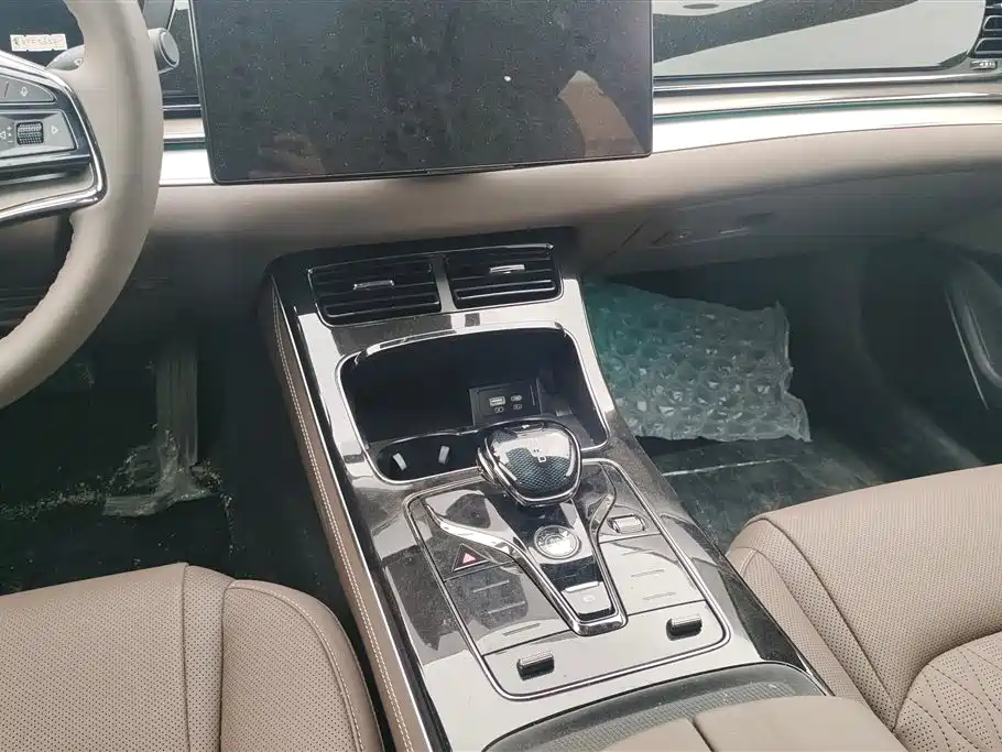 BYD Han 2025 DM-i Smart Driving Edition 125KM Honor фото 16