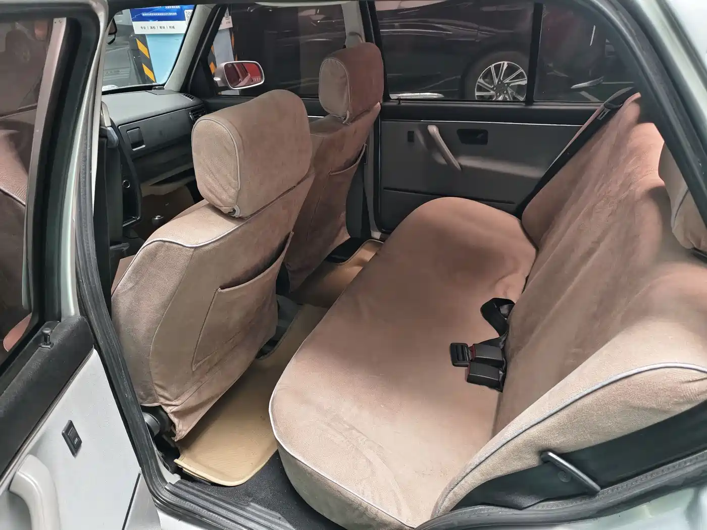 Volkswagen Jetta 2010 1.6L Partner фото 10