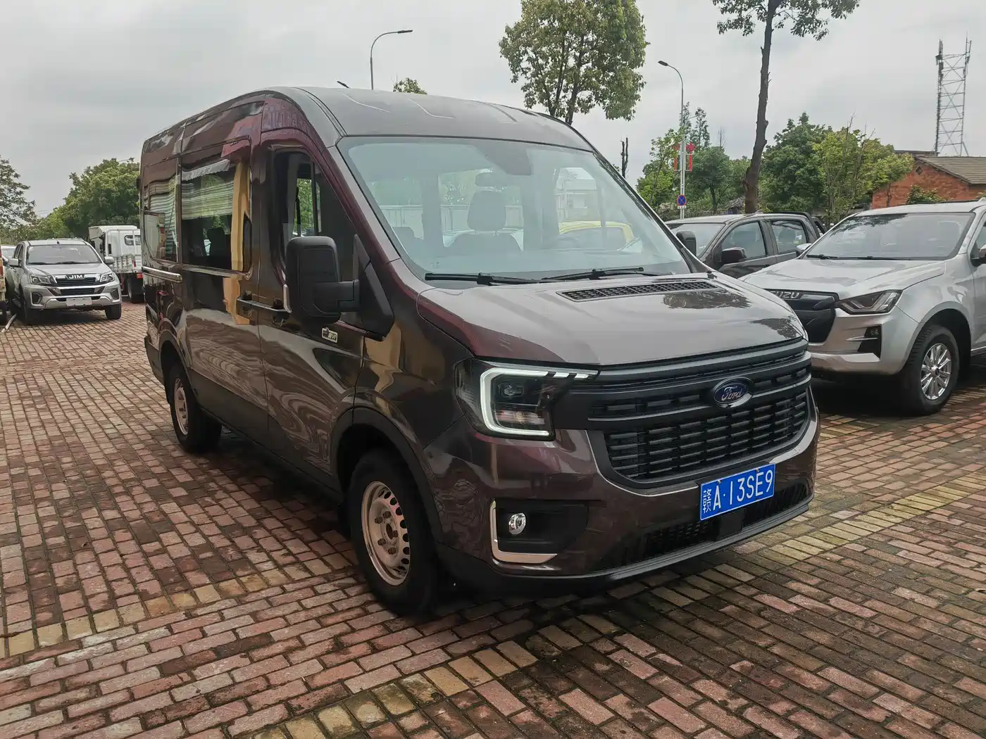Ford Transit T8 2024 T8 2.0T Diesel Manual Mid-wheelbase Mid-roof 6-seater Multi-purpose Version (2/2/2) фото 3