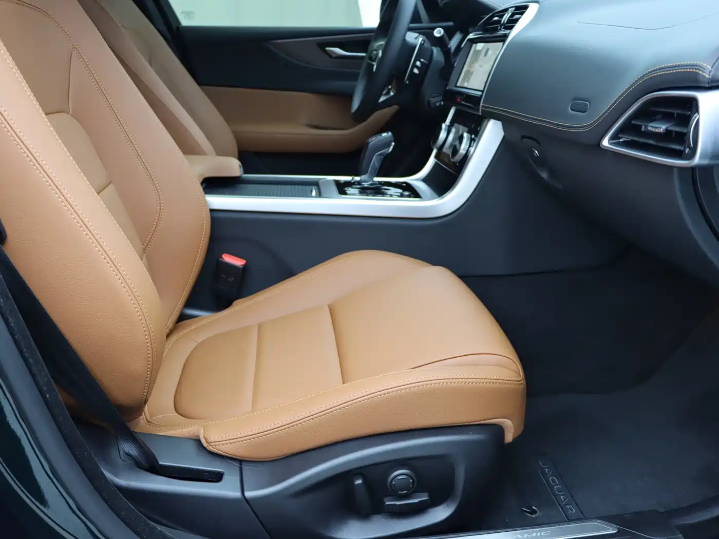 Jaguar XEL 2025 2025 2.0T 250PS R-DYNAMIC 90th Anniversary Edition