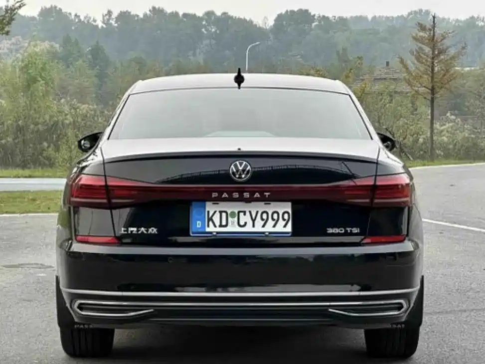 Photo 8 - Volkswagen Passat